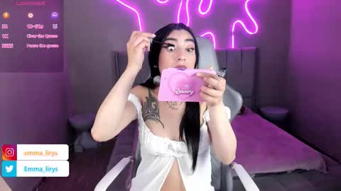 Snapshot of emma_lirys chatting on 09-10-25, 04:23 Emma online show from 09-10-25, 04:23