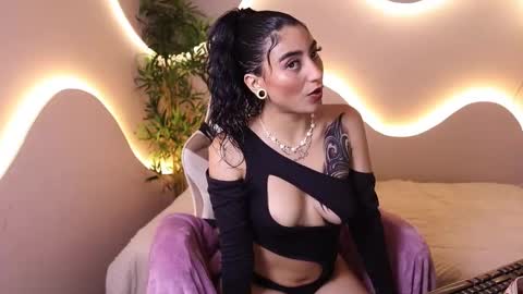 Snapshot of emma_lirys chatting on 10-07-25, 05:37 Emma online show from 10-07-25, 05:37