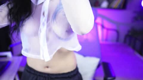 Snapshot of emma_lirys chatting on 10-09-25, 04:43 Emma online show from 10-09-25, 04:43