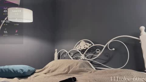 Emma Voss online show from 09-18-25, 05:15