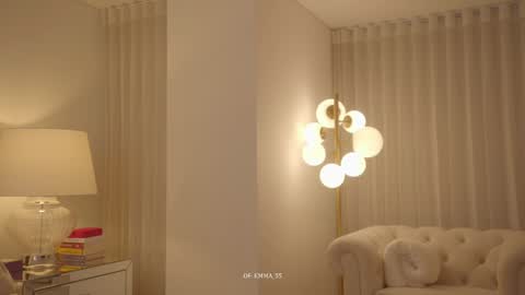 Snapshot of emma_lu1 chatting on 10-18-25, 10:32 emma_lu1 online show from 10-18-25, 10:32