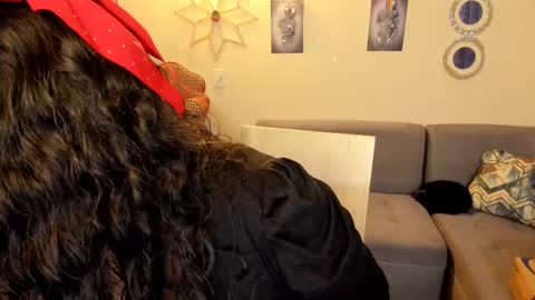 Snapshot of emma_luxy chatting on 02-22-25, 10:42 emma luxy online show from 02-22-25, 10:42