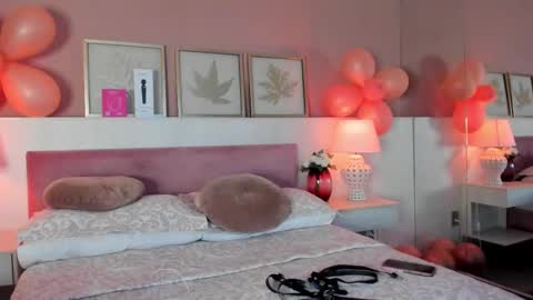 Snapshot of emma_mb chatting on 10-21-25, 05:08  Emma  online show from 10-21-25, 05:08