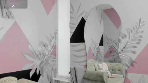 Snapshot of emma_petite4u chatting on 01-18-25, 06:53 Emma online show from 01-18-25, 06:53