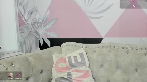 Snapshot of emma_petite4u chatting on 01-29-25, 03:15 Emma online show from 01-29-25, 03:15