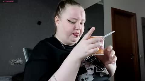 Snapshot of emma_razoom chatting on 09-15-25, 06:24 Emma Razumovskaya online show from 09-15-25, 06:24