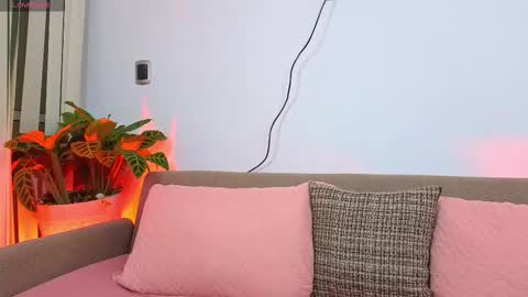 Snapshot of emma_revees chatting on 02-12-26, 03:23 EMMA REVEES online show from 02-12-26, 03:23