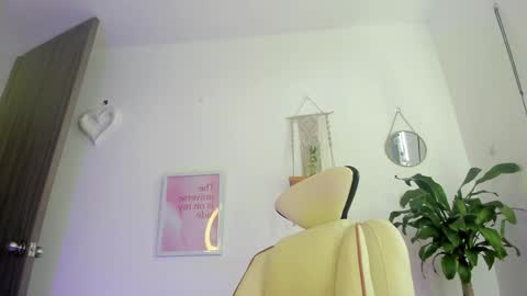 Snapshot of emma_rinaldi_ chatting on 04-03-26, 03:43 Emma online show from 04-03-26, 03:43