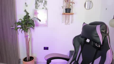 Snapshot of emma_rinaldi_ chatting on 05-04-26, 04:03 Emma online show from 05-04-26, 04:03