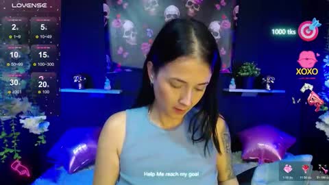 Snapshot of emma_sweethot chatting on 01-12-26, 04:12 Emma Black online show from 01-12-26, 04:12