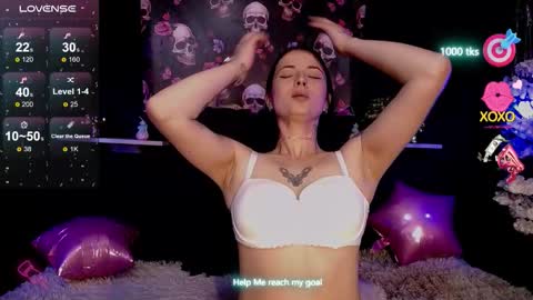 Snapshot of emma_sweethot chatting on 01-19-26, 04:00 Emma Black online show from 01-19-26, 04:00