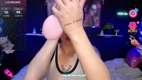 Snapshot of emma_sweethot chatting on 02-13-26, 05:53 Emma Black online show from 02-13-26, 05:53