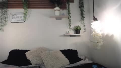 Snapshot of emma_sweethot chatting on 02-25-26, 06:06 Emma Black online show from 02-25-26, 06:06