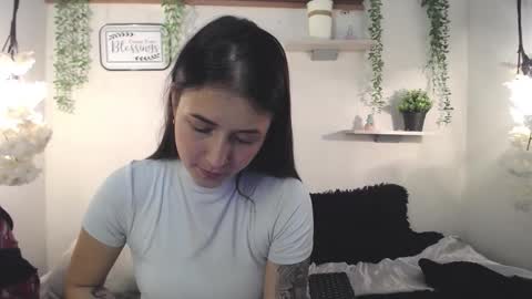 Snapshot of emma_sweethot chatting on 03-05-26, 07:10 Emma Black online show from 03-05-26, 07:10