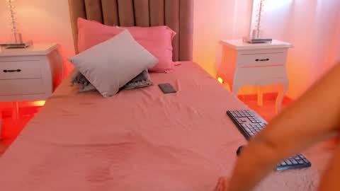 Snapshot of emma_torres__ chatting on 01-19-25, 05:18 Ema online show from 01-19-25, 05:18