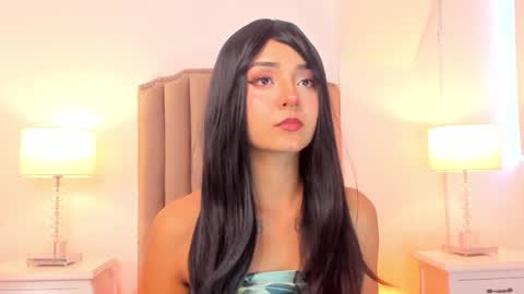 Snapshot of emma_torres__ chatting on 02-06-25, 11:43 Ema online show from 02-06-25, 11:43