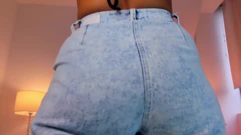 Snapshot of emma_torres__ chatting on 02-15-25, 11:39 Ema online show from 02-15-25, 11:39