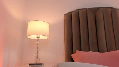 Snapshot of emma_torres__ chatting on 02-19-25, 03:05 Ema online show from 02-19-25, 03:05