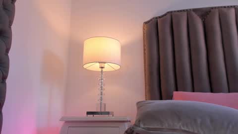 Snapshot of emma_torres__ chatting on 03-08-25, 03:02 Ema online show from 03-08-25, 03:02