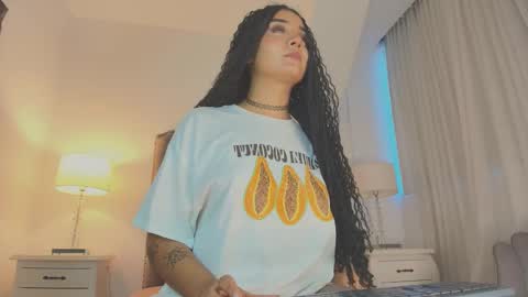 Snapshot of emma_torres__ chatting on 09-23-25, 11:57 Ema online show from 09-23-25, 11:57