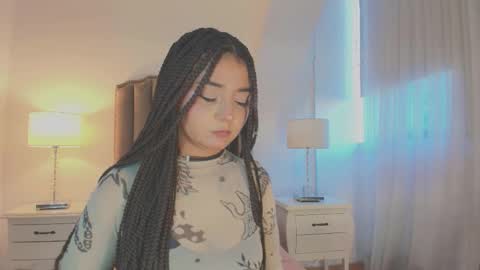 Snapshot of emma_torres__ chatting on 11-21-25, 12:04 Ema online show from 11-21-25, 12:04