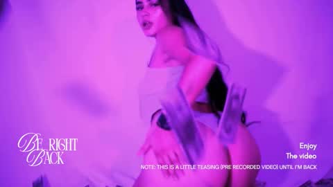 emma_whitee_ online show from 11-25-25, 12:16