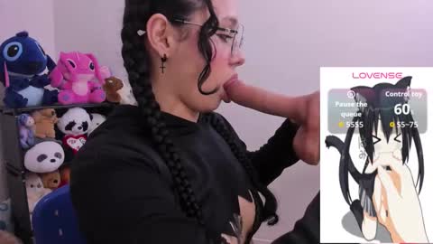 Snapshot of emma_winslows chatting on 10-12-25, 09:30  Emma  online show from 10-12-25, 09:30