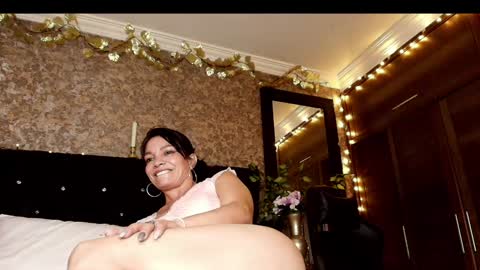 Snapshot of emma_xue chatting on 12-23-24, 10:33 Emma online show from 12-23-24, 10:33