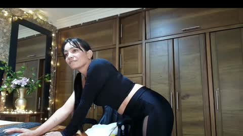 Snapshot of emma_xue chatting on 12-28-24, 07:22 Emma online show from 12-28-24, 07:22