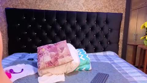 Snapshot of emma_xue chatting on 09-22-25, 07:05 Emma online show from 09-22-25, 07:05