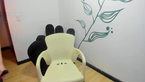 Emma Evans online show from 12-17-24, 12:00