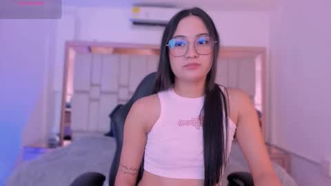 Snapshot of emmabeel chatting on 11-04-25, 11:31 Emma online show from 11-04-25, 11:31