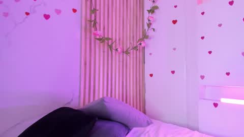 Snapshot of emmaclark_1 chatting on 09-12-25, 08:31 emmaclark_1 online show from 09-12-25, 08:31