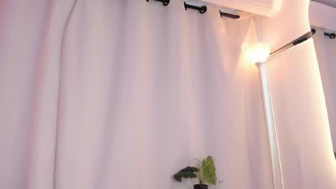 Snapshot of emmaclark_1 chatting on 11-28-25, 10:01 emmaclark_1 online show from 11-28-25, 10:01