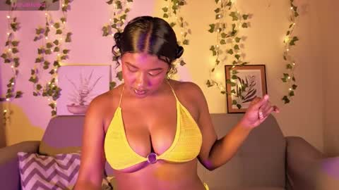 Snapshot of emmaconneer chatting on 10-28-25, 01:53 Emma online show from 10-28-25, 01:53