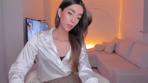 Snapshot of emmacorrea chatting on 10-25-25, 12:29 Emma voger online show from 10-25-25, 12:29