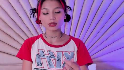 Snapshot of emmaduff_ chatting on 10-02-25, 11:28 online show from 10-02-25, 11:28