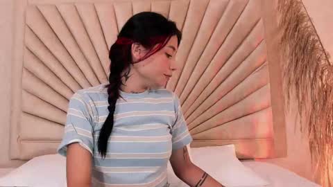 Snapshot of emmaduff_ chatting on 10-23-25, 11:42 online show from 10-23-25, 11:42