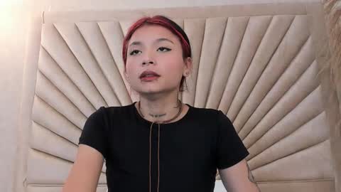 Snapshot of emmaduff_ chatting on 11-01-25, 12:51 online show from 11-01-25, 12:51