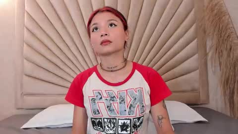 Snapshot of emmaduff_ chatting on 11-04-25, 12:04 online show from 11-04-25, 12:04