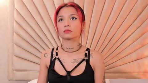 Snapshot of emmaduff_ chatting on 11-05-25, 12:16 online show from 11-05-25, 12:16