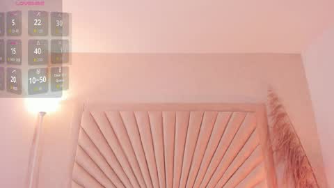 Snapshot of emmaduff_ chatting on 11-08-25, 12:22 online show from 11-08-25, 12:22