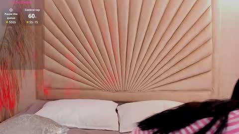 Snapshot of emmaduff_ chatting on 11-26-25, 11:33 online show from 11-26-25, 11:33