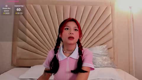 Snapshot of emmaduff_ chatting on 12-01-25, 11:48 online show from 12-01-25, 11:48