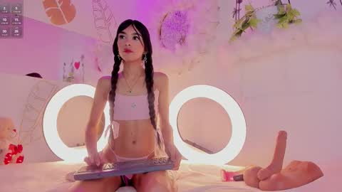 Emma Duque online show from 11-23-25, 06:52