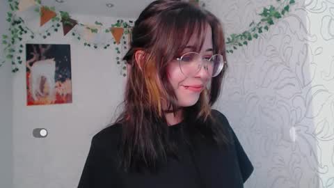 Snapshot of emmae__ chatting on 09-17-25, 04:14 Emma online show from 09-17-25, 04:14