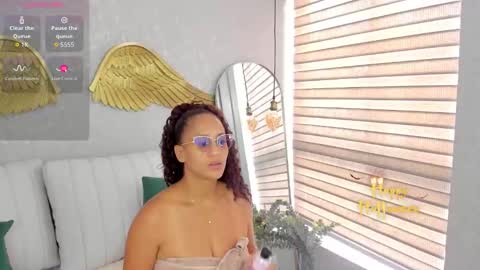 Snapshot of emmaferrary chatting on 10-26-25, 02:12 Emma Ferrary online show from 10-26-25, 02:12