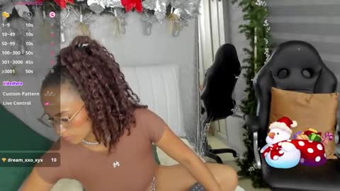 Snapshot of emmaferrary chatting on 11-28-25, 12:46 Emma Ferrary online show from 11-28-25, 12:46