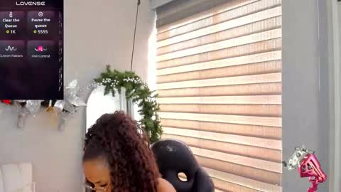 Snapshot of emmaferrary chatting on 12-14-25, 08:24 Emma Ferrary online show from 12-14-25, 08:24