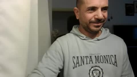 Snapshot of emmagold123 chatting on 12-20-25, 05:58 Ariel online show from 12-20-25, 05:58